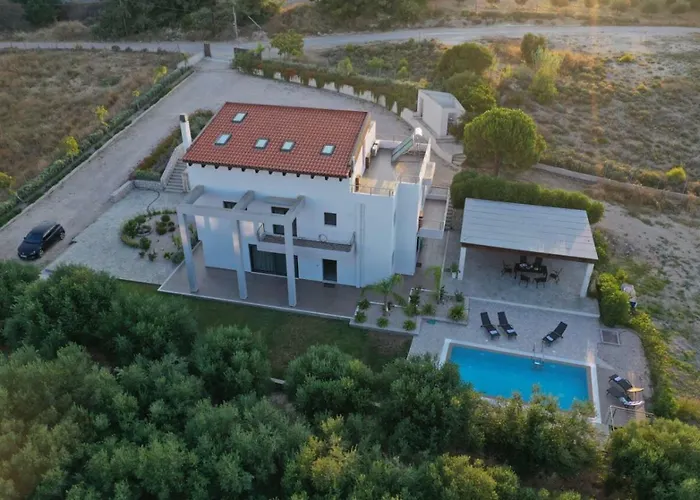 La Luna Villa Tsairi