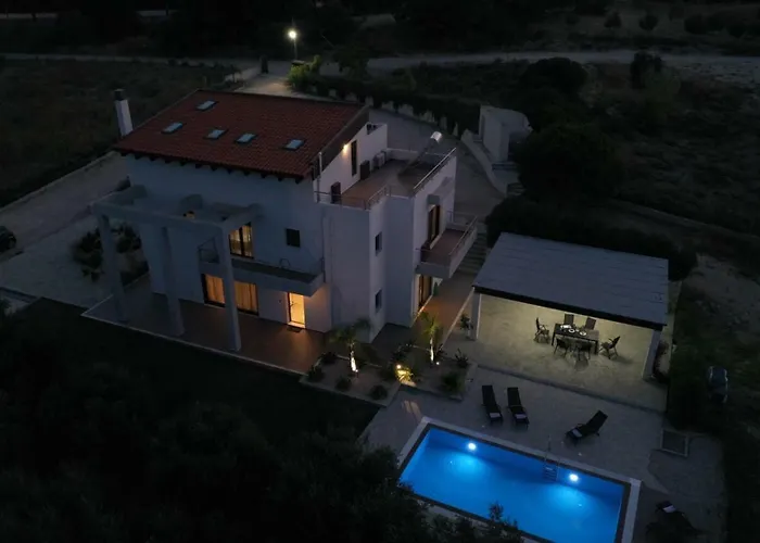 La Luna Villa Tsairi